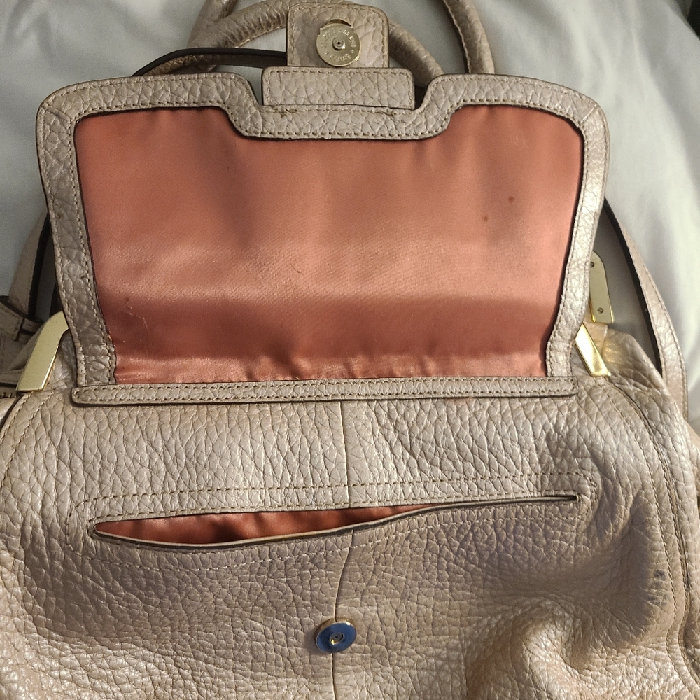 Coach bag in pink pearl color, In Previouly Owned Condition. - Picture 4 of 10